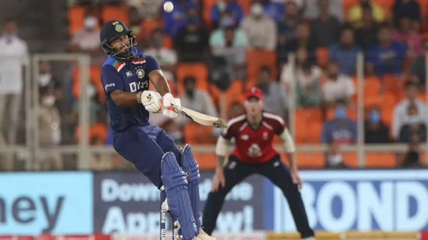 Greatest Ever Shot: Pant Earns Very Very Special Praise From Yuvi, Pietersen For Reverse Scoop #Watch