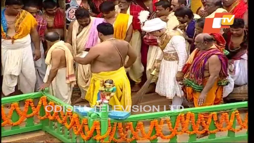 Rath Yatra: Gajapati performs Chhera Panhara