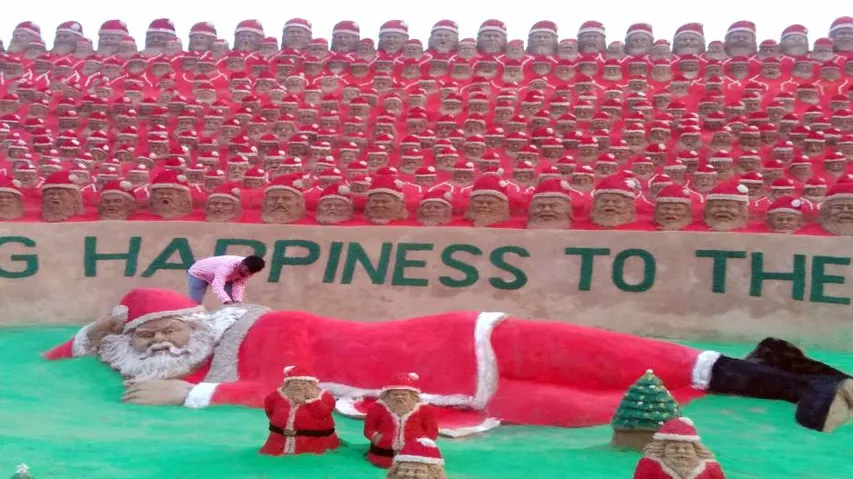 Sudarsan sets World Record by creating 1,000 Santa Claus in sand