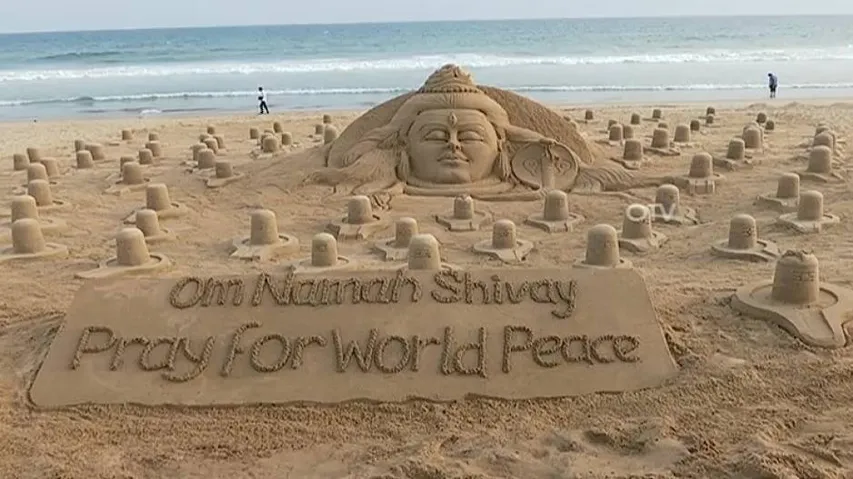 Sudarsan creates 108 Shiva Lingas to mark Maha Shivaratri