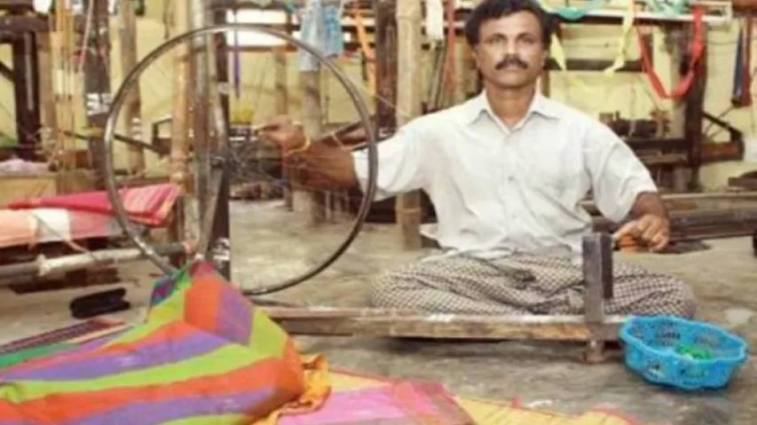 Meet The Limca Book Record Holder Who Made Saree Using 25 Natural Fibres