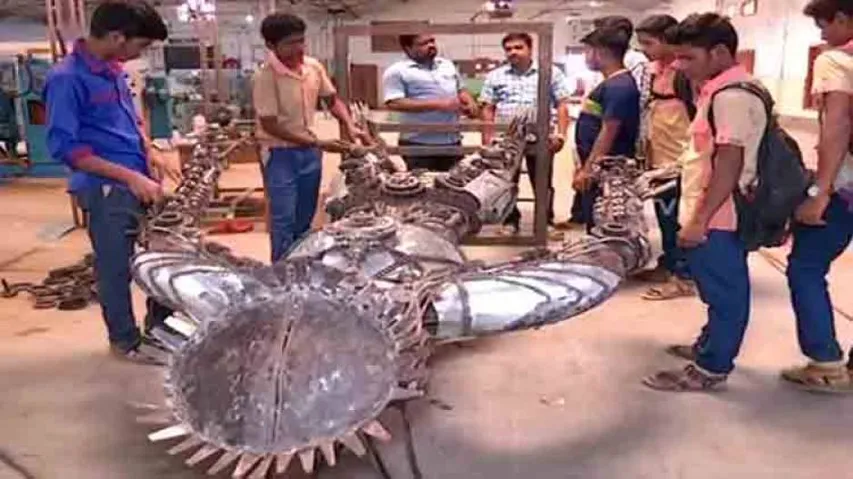 ITI students make ‘Predator’ model out of scrap materials