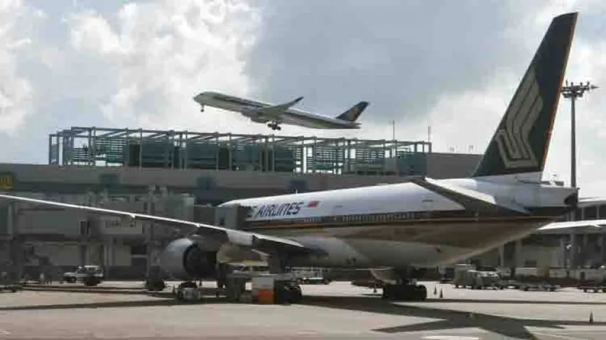 Mumbai-Singapore flight lands safely after bomb threat