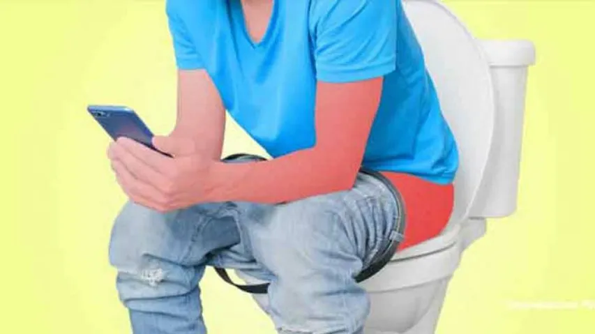Why Using Smartphone In Loo May Give You Piles