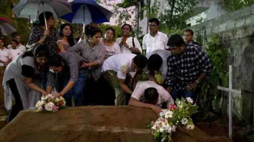 Sri Lanka death toll reaches 310, nation observes silence