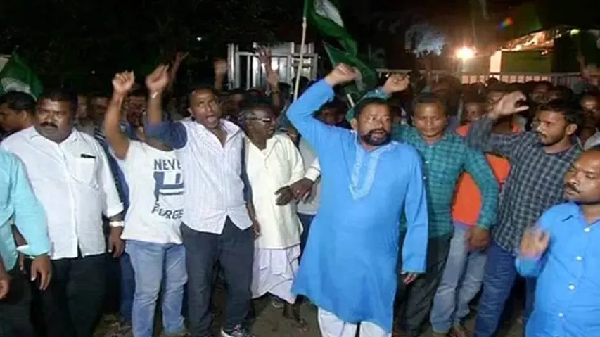 Stopped from filing nomination, supporters of BJD’s Kakatpur candidate stage demonstration