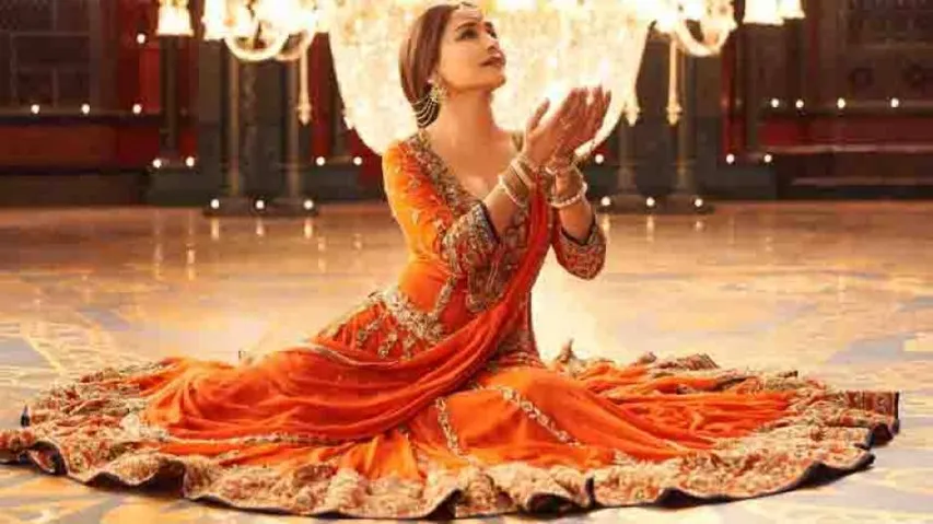 Madhuri epitome of grace in Kalank's 'Tabah Ho Gaye'