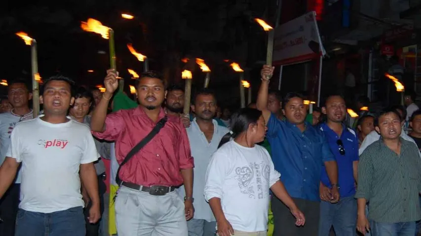 GJM activists burn police vehicles in Darjeeling