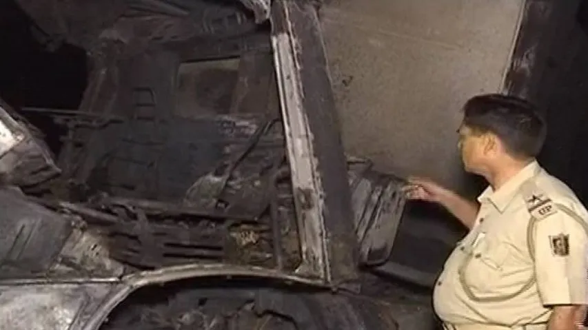 Truck, Hywa catch fire after collision, truck helper charred to death