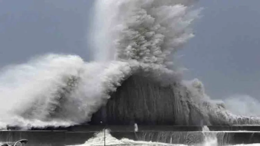 Typhoon Jebi makes landfall in Japan, over 600 flights cancelled