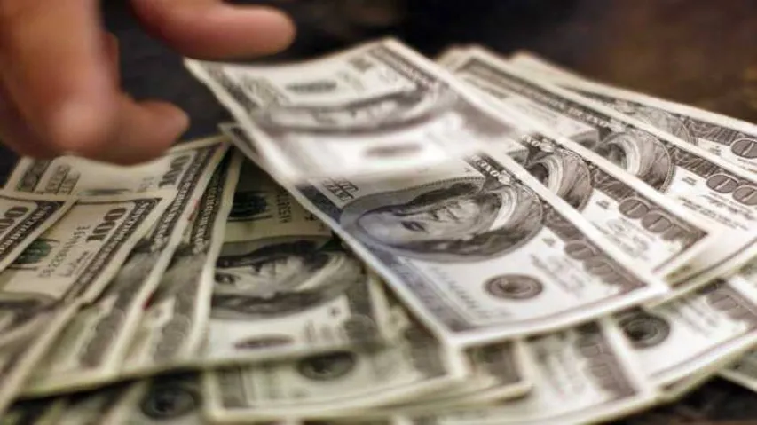 US dollar weakens against main currencies