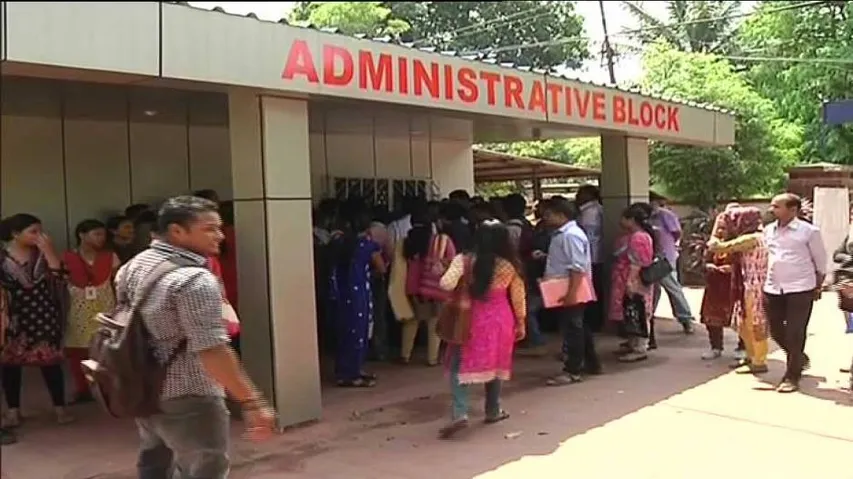 Culture varsity students lock main gate