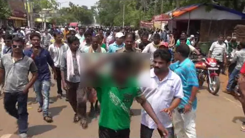 Mob mercilessly thrashes minor boy for stealing money