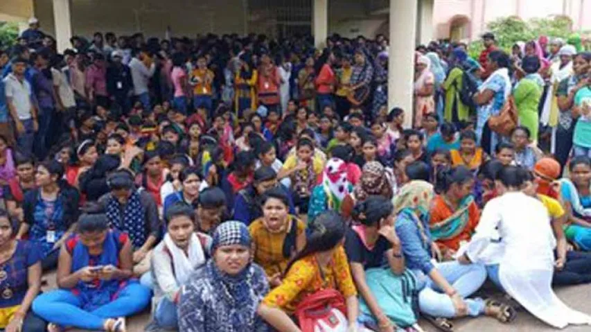 Students Of Utkal University  Stage Protest Over Various Demands