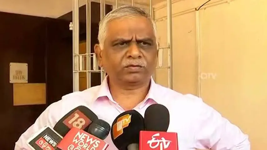 Police SI caught by Vigilance while taking bribe