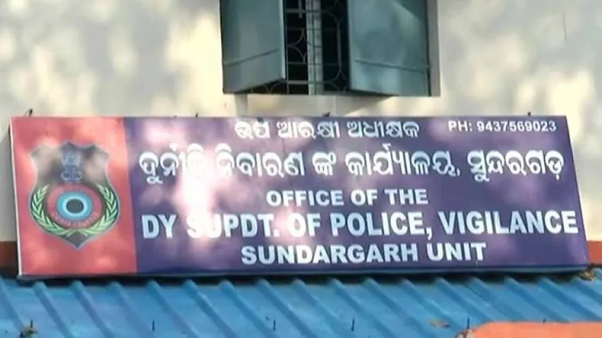 Revenue Inspector caught taking bribe in Sundergarh