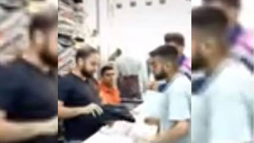 Virat Kohli Spotted Bargaining At Shop! WATCH