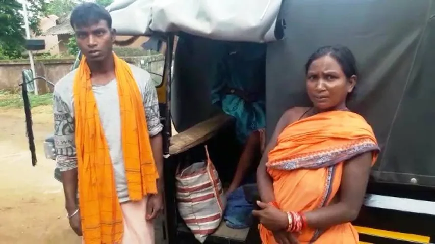 Woman delivers baby in auto-rickshaw as ambulance fails to turn up