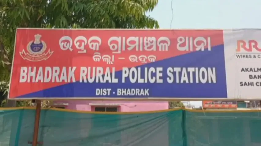 Odisha man hacks wife to death in front of polling booth 