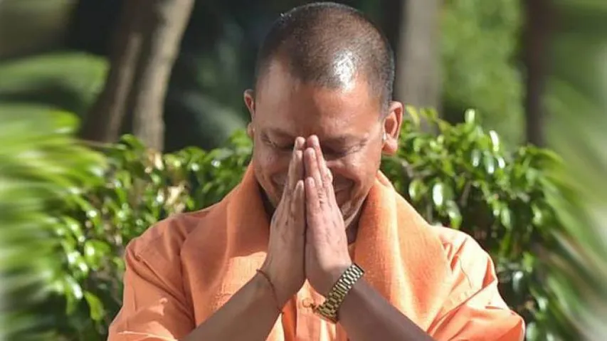 Yogi Adityanath offers golden crown weighing 2.5 kg to Lord Hanuman