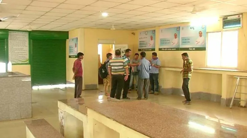 Youths thrashed by police inside Aahar Centre in Bhubaneswar