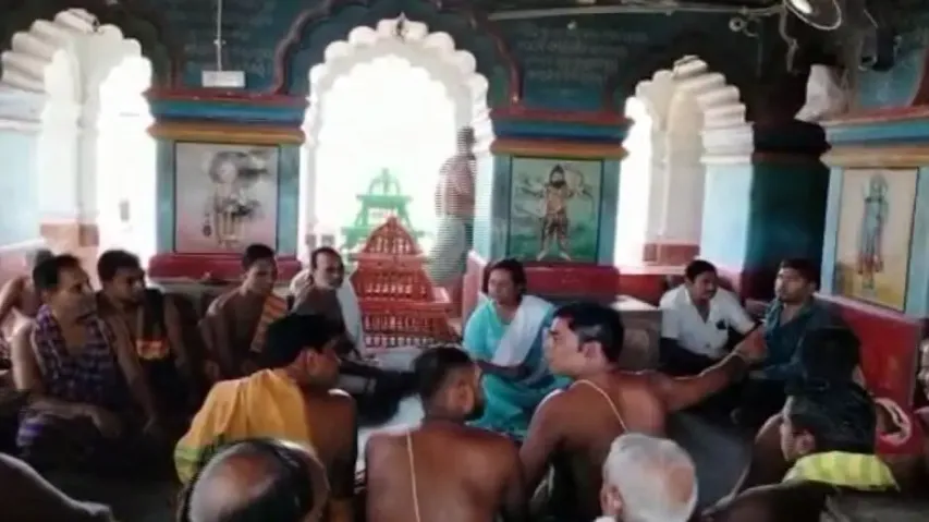 Lord Nilamadhab goes without food for 2 days in Nayagarh as servitors stall rituals seeking cop's transfer