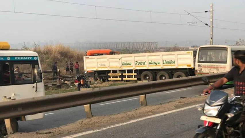 Truck rams into railway track; train services on Sambalpur-Hirakud route affected