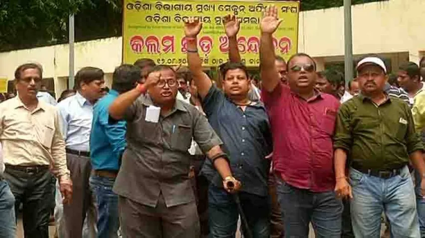 Agitating section officers allege superiors ignoring CM orders
