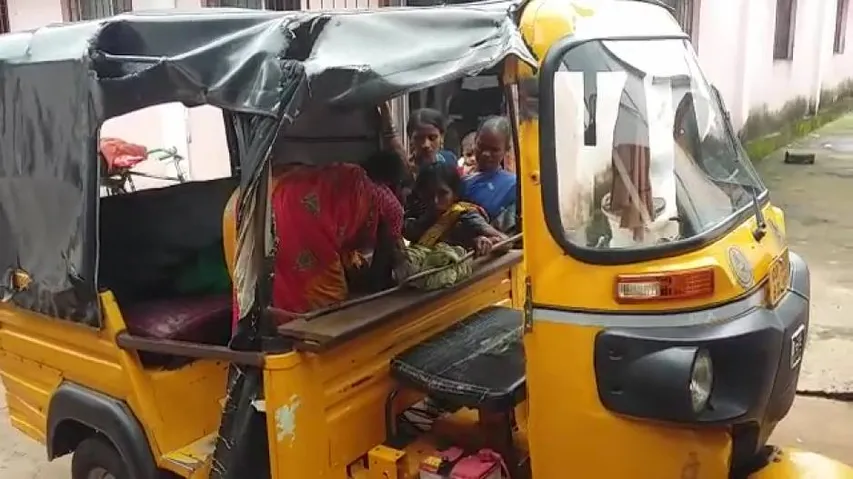Ambulance failure: Another woman delivers on roadside