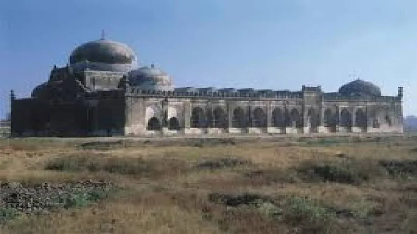 Babri case: CBI court summons Advani, Joshi on May 30