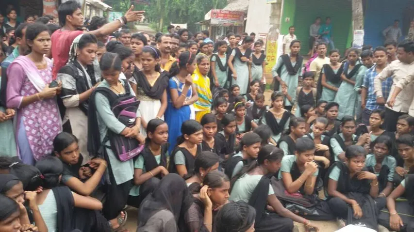 College girl dies in road accident, students block road