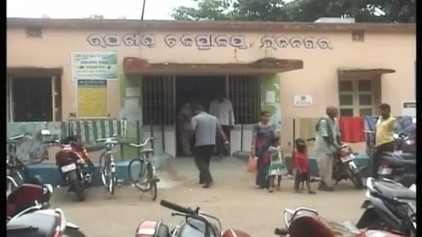 Another woman delivers baby near hospital gate