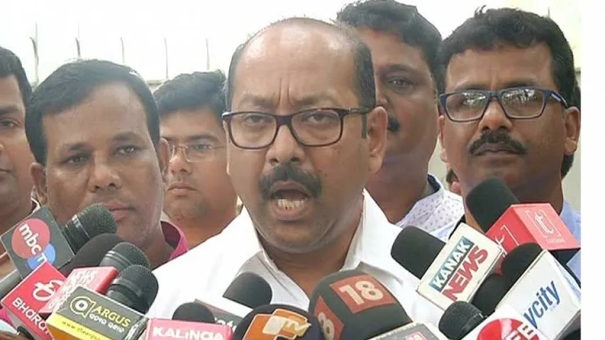 BJP meets Odisha Governor with 1 crore signatures to implement Ayushman Bharat