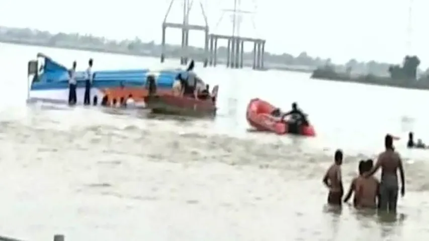 14 dead as boat capsizes in Andhra