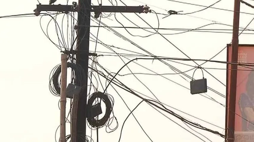 Are wires of Eastern Media Digital webbing around electric poles legally?