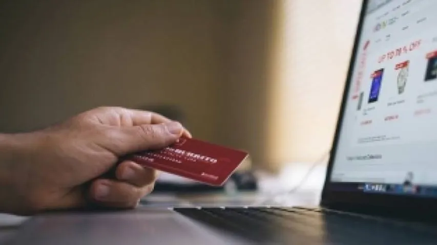 Man Steals Credit Card Info Of 1,300 People By Memorising It