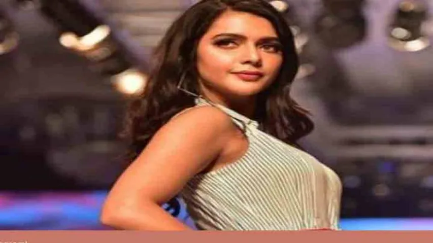 Drunk TV actress rams her car into 7 vehicles in Mumbai