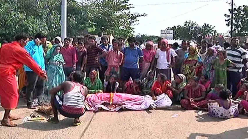 Youth dies of dengue at SCB; Kin block road