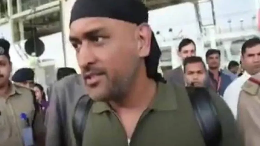 Dhoni In Jaipur, Sporting New Look