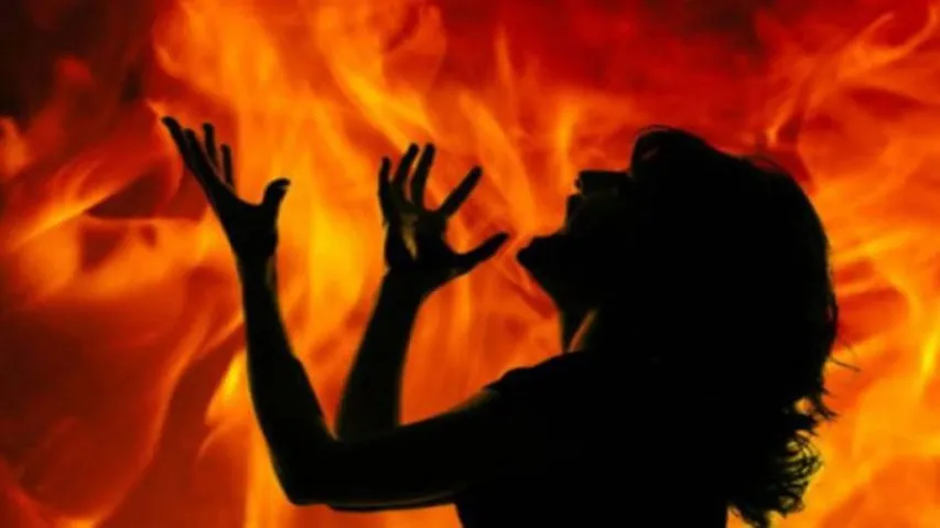 Woman burnt alive by in-laws for dowry, 4 detained