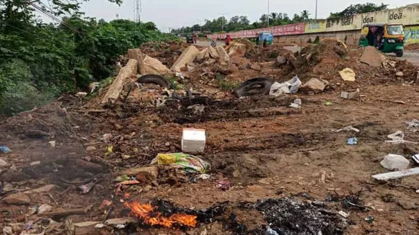 Locals Fume Over Illegal Dumping Yard In Bhubaneswar | Watch Video