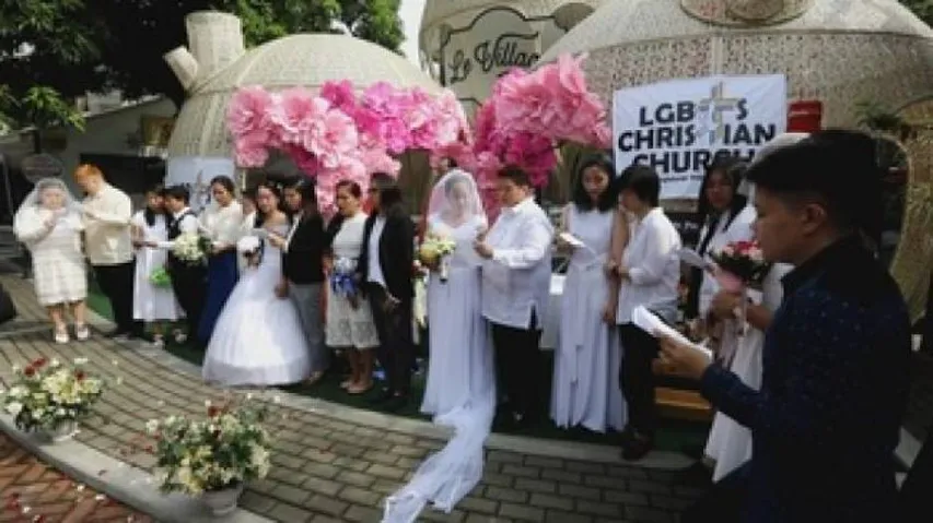 Philippines LGBT church holds mass wedding for same-sex couples