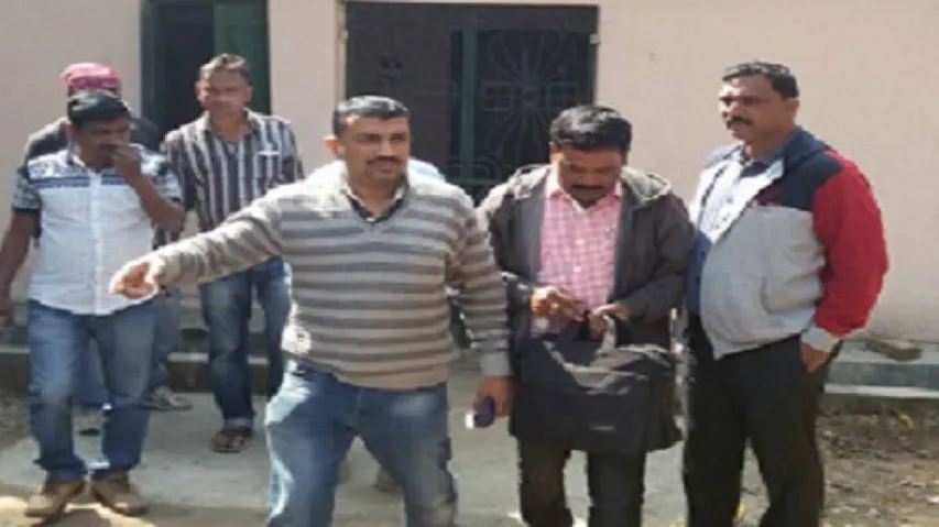 Bahalada block engineer arrested while taking bribe