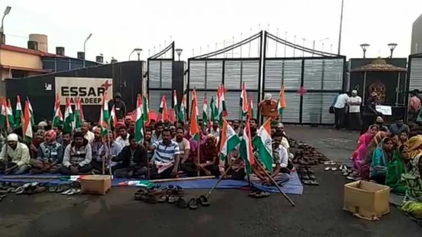 Labourers stage protest outside Essar Steel Plant in Paradip