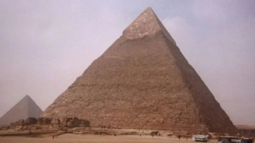 Explosion injures tourists near Giza Pyramids