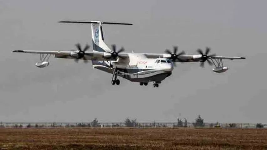 Chinese-made world's largest amphibious aircraft completes successful flight
