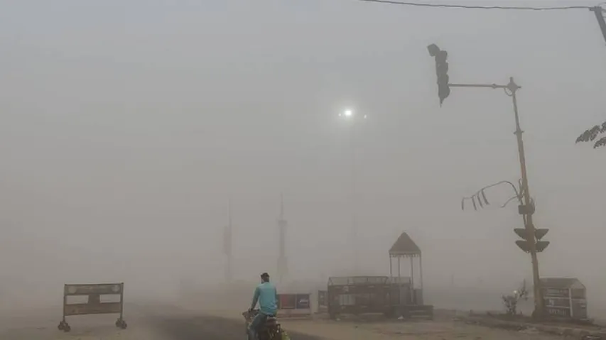 Weather Update: Fog Envelopes Several Parts Of Odisha, Mild Frost In Sundargarh (See Pics)