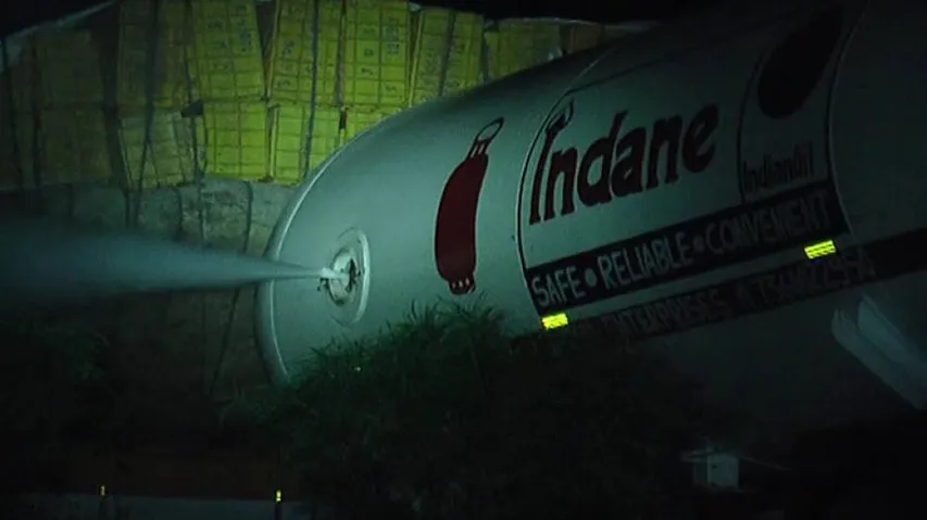 Gas tanker develops leakage after road accident in Bhadrak