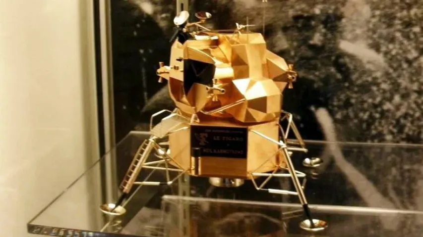 Gold replica of lunar module stolen from US museum