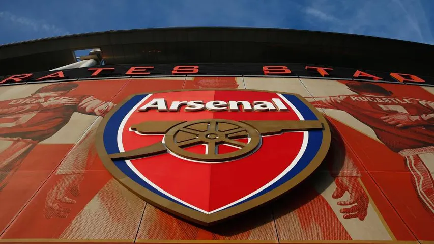 Arsenal shareholder Usmanov makes full takeover bid